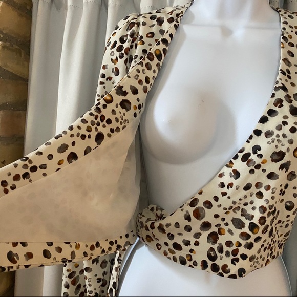 JOA Cropped Leopard Print Wrap Top - Picture 8 of 9